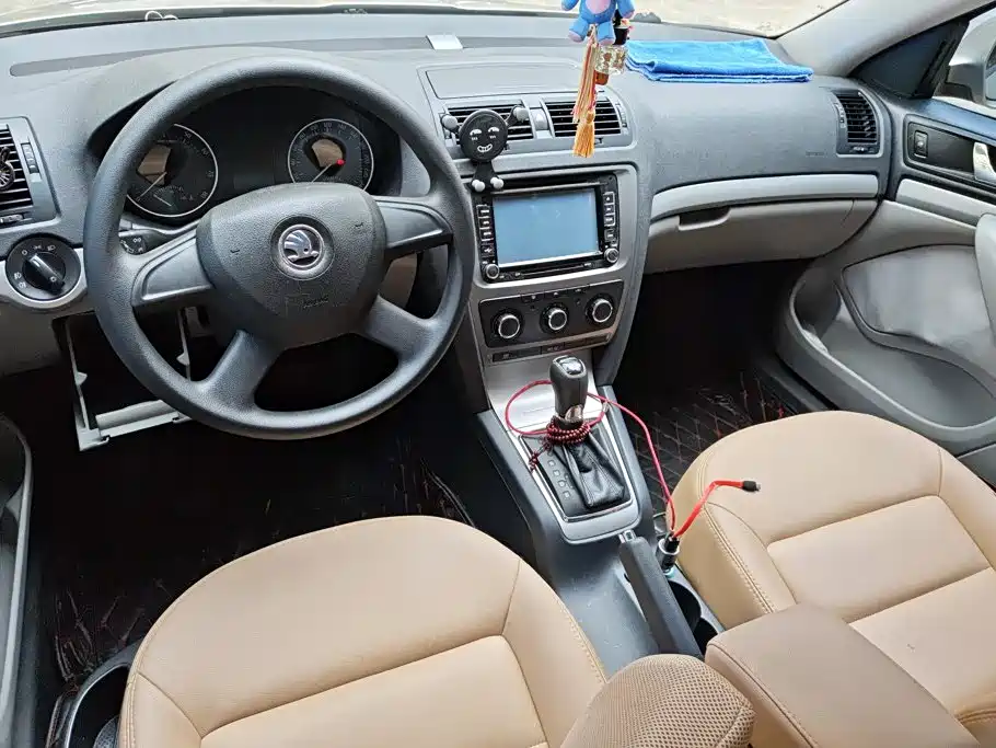 Skoda Octavia 2014 — фото 11