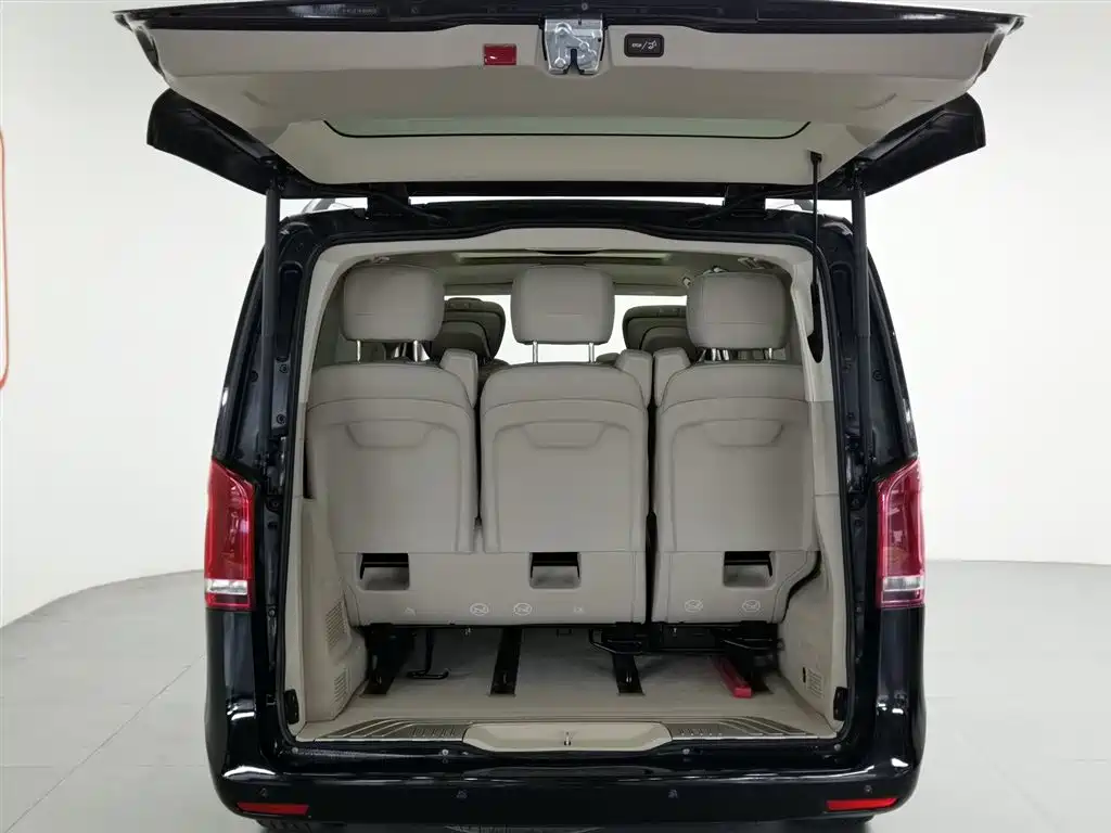 Mercedes-Benz V-Class 2017 — фото 16