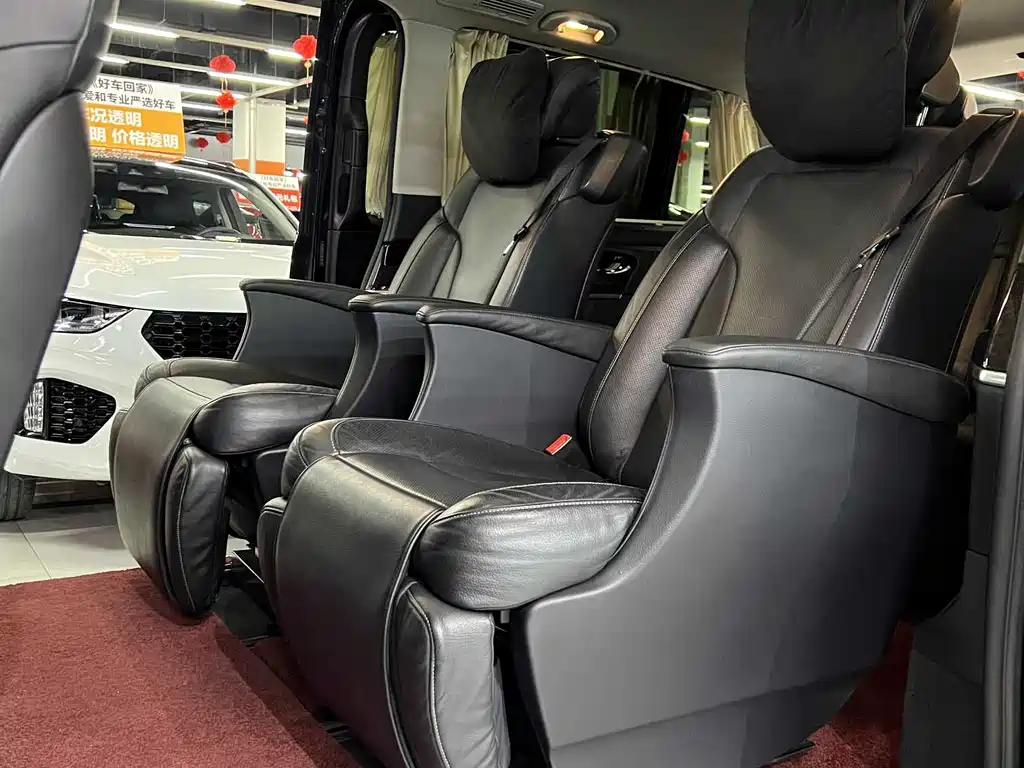 Mercedes-Benz V-Class 2018 — фото 12
