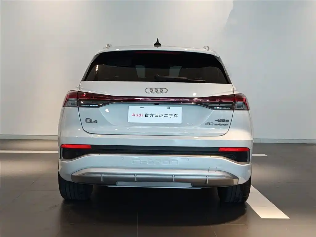 Audi Q4 e-tron 2023 — фото 5