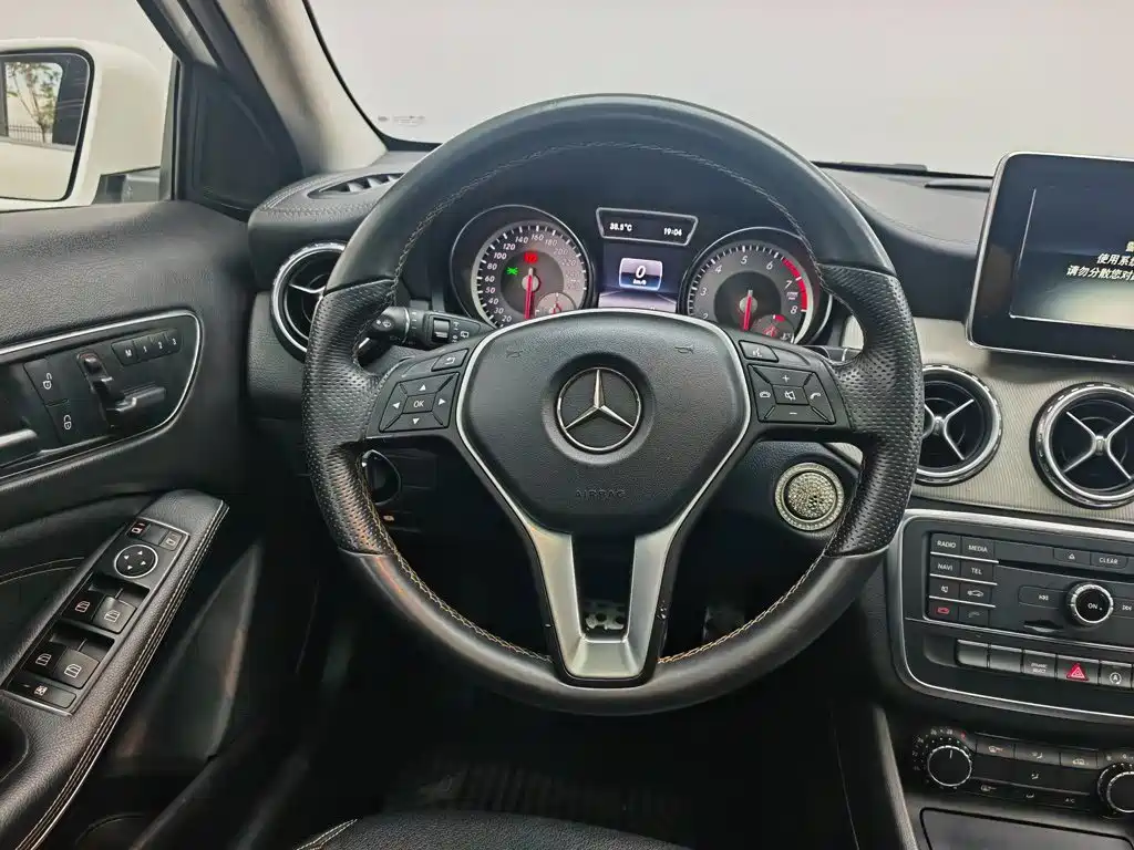 Mercedes-Benz GLA 2016 — фото 11