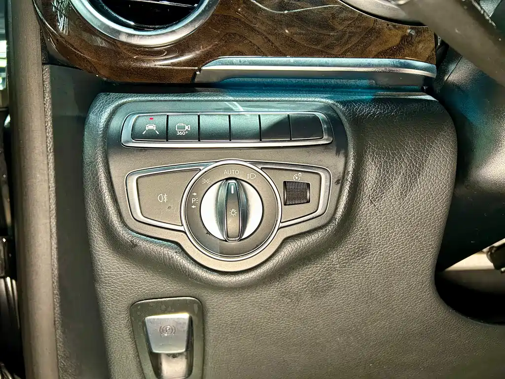 Mercedes-Benz V-Class 2019 — фото 17