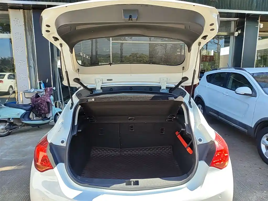 Buick Excelle 2015 — фото 15