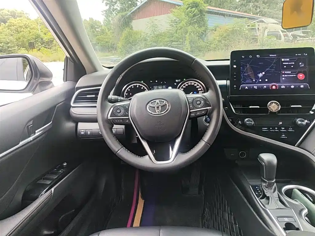 Toyota Camry 2023 — фото 11