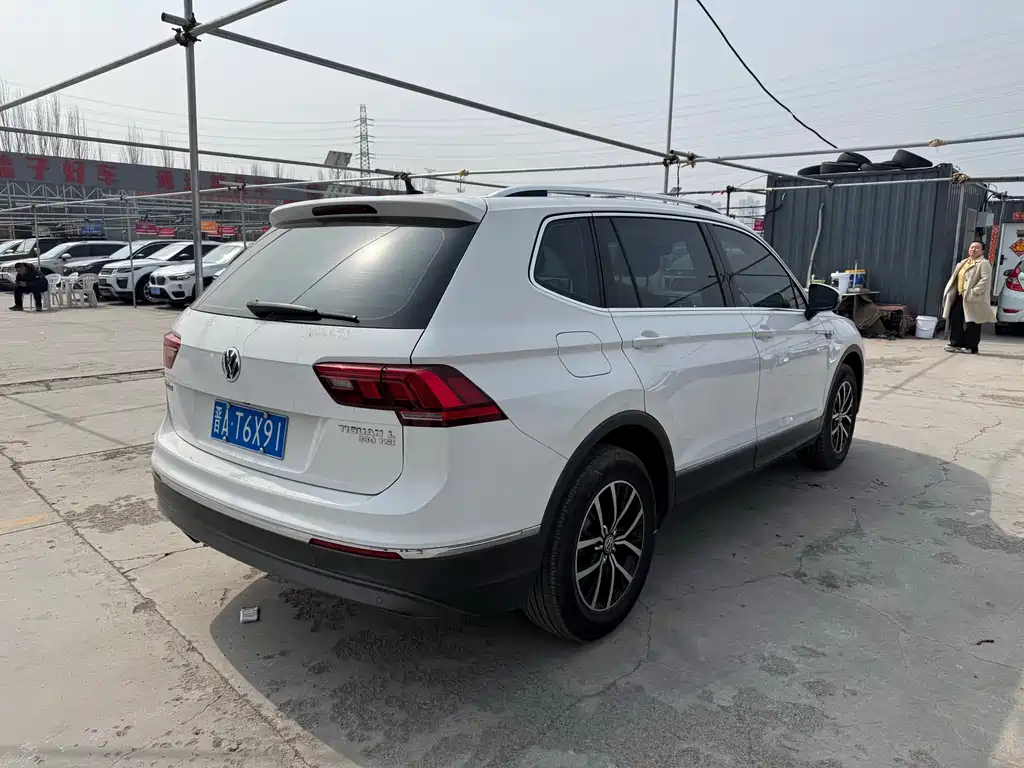 Volkswagen Tiguan L 2018 — фото 9