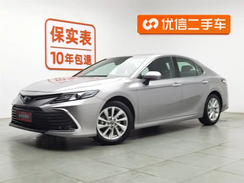 Toyota Camry 2023 — фото 1
