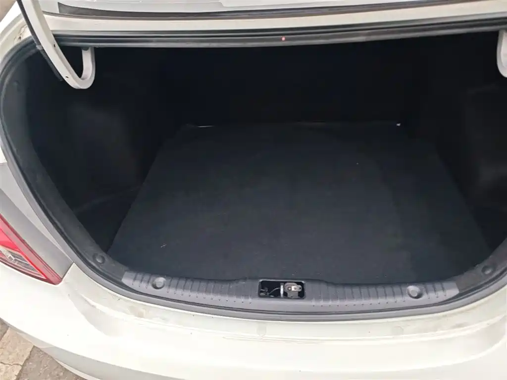 Hyundai Verna 2015 — фото 19