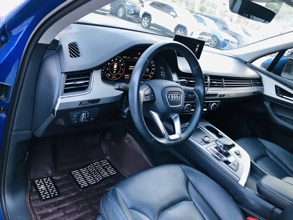 Audi Q7 2018 — фото 10