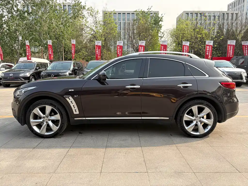 Infiniti QX70 2015 — фото 4