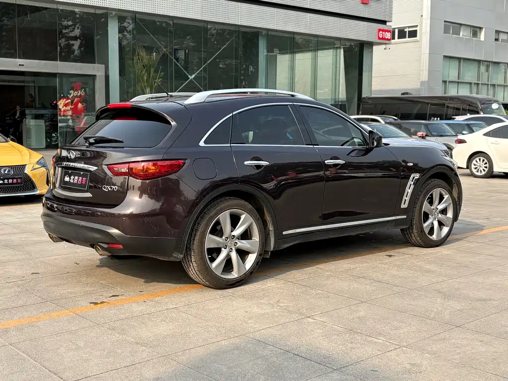 Infiniti QX70 2015 — фото 7