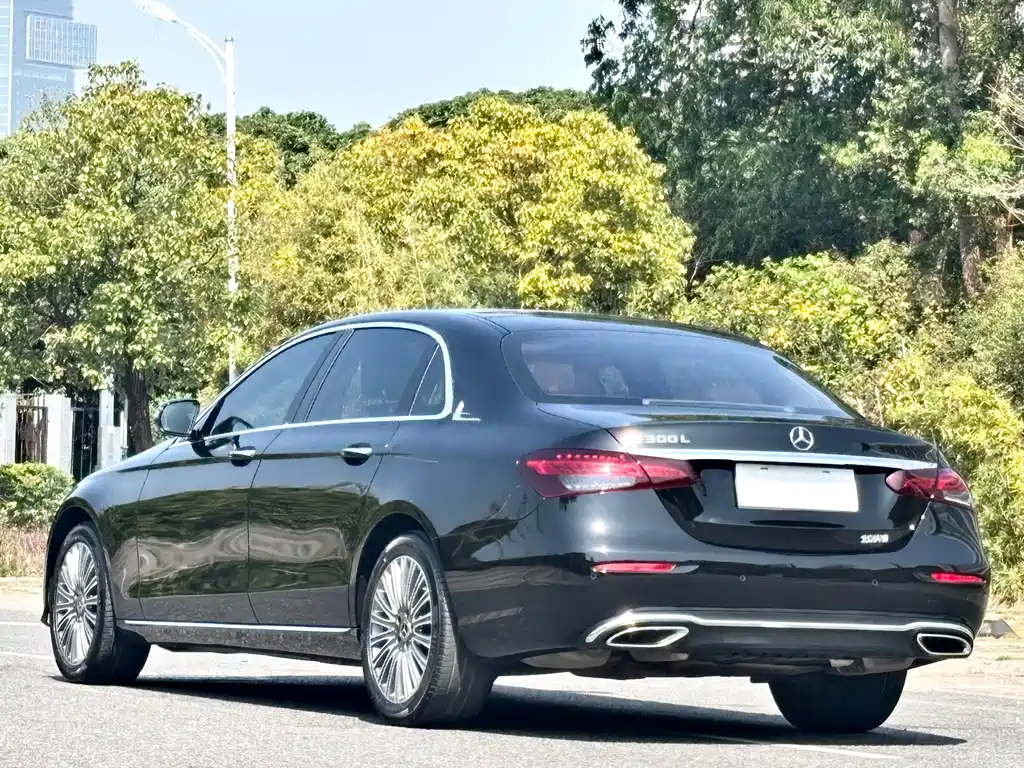 Mercedes-Benz E-Class 2023 — фото 24