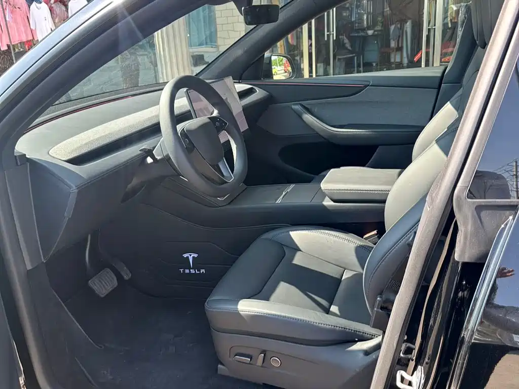 Tesla Model Y 2026 — фото 13