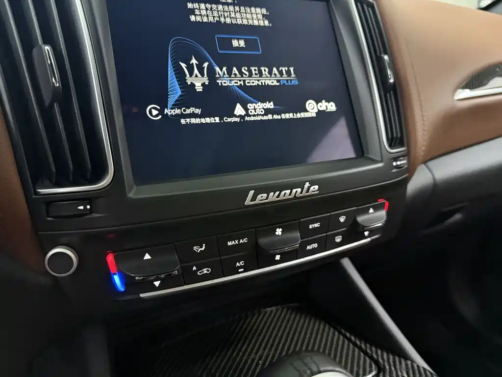 Maserati Levante 2017 — фото 19