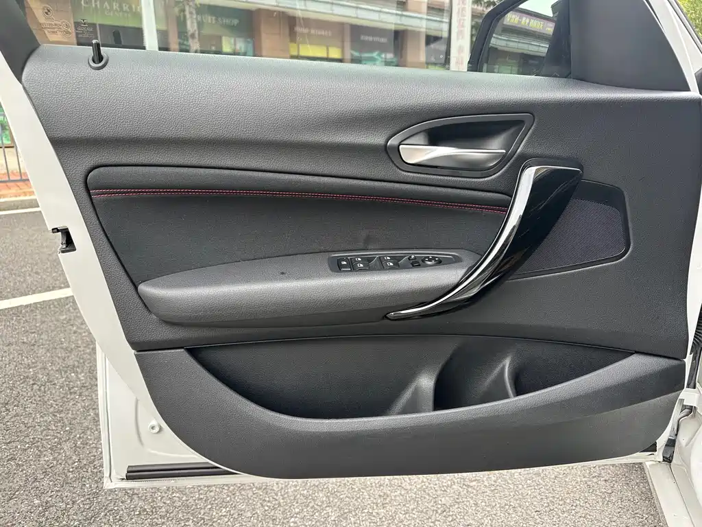 BMW 1 Series 2017 — фото 10