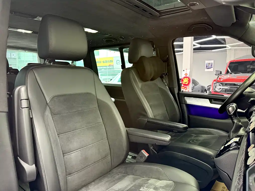 Volkswagen Multivan 2017 — фото 15