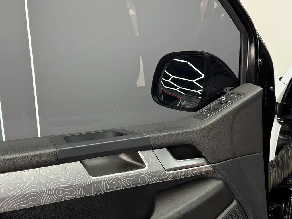 Volkswagen Multivan 2017 — фото 10