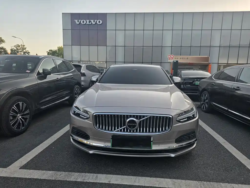 Volvo S90 PHEV 2023 — фото 2