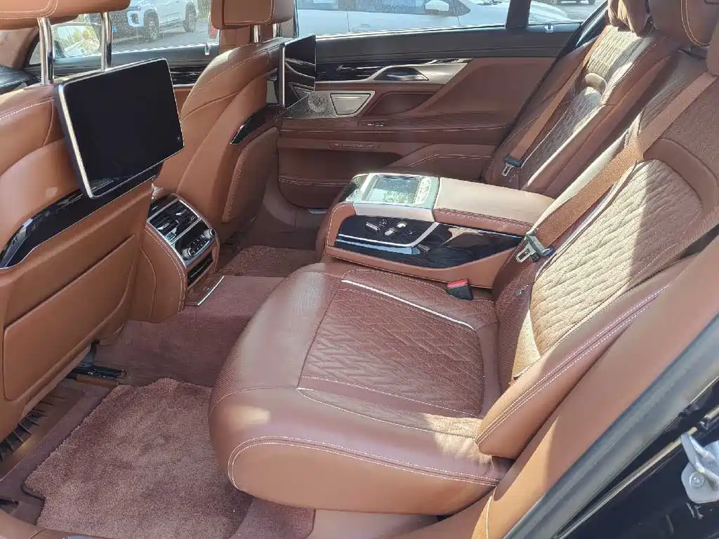 BMW 7 Series 2022 — фото 19