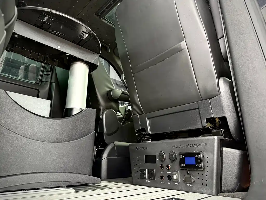 Volkswagen Multivan 2017 — фото 18