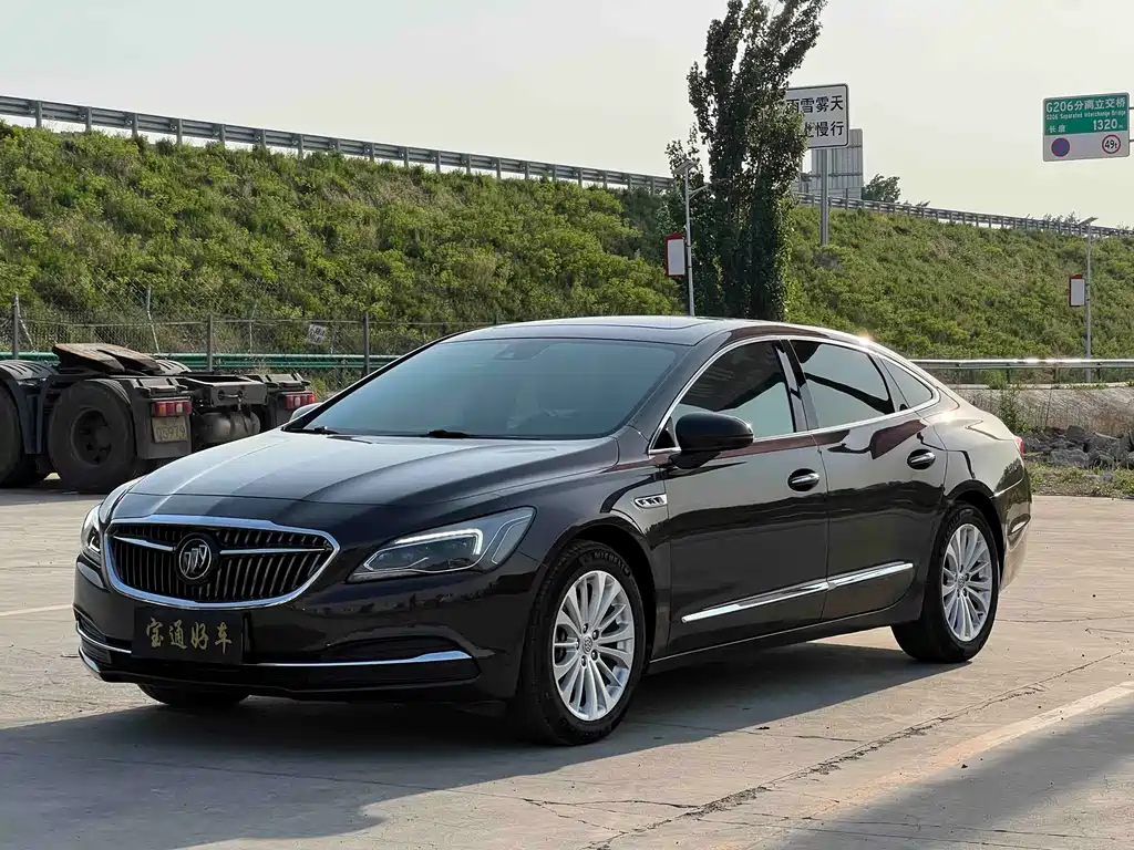 Buick LaCrosse 2017 — фото 1