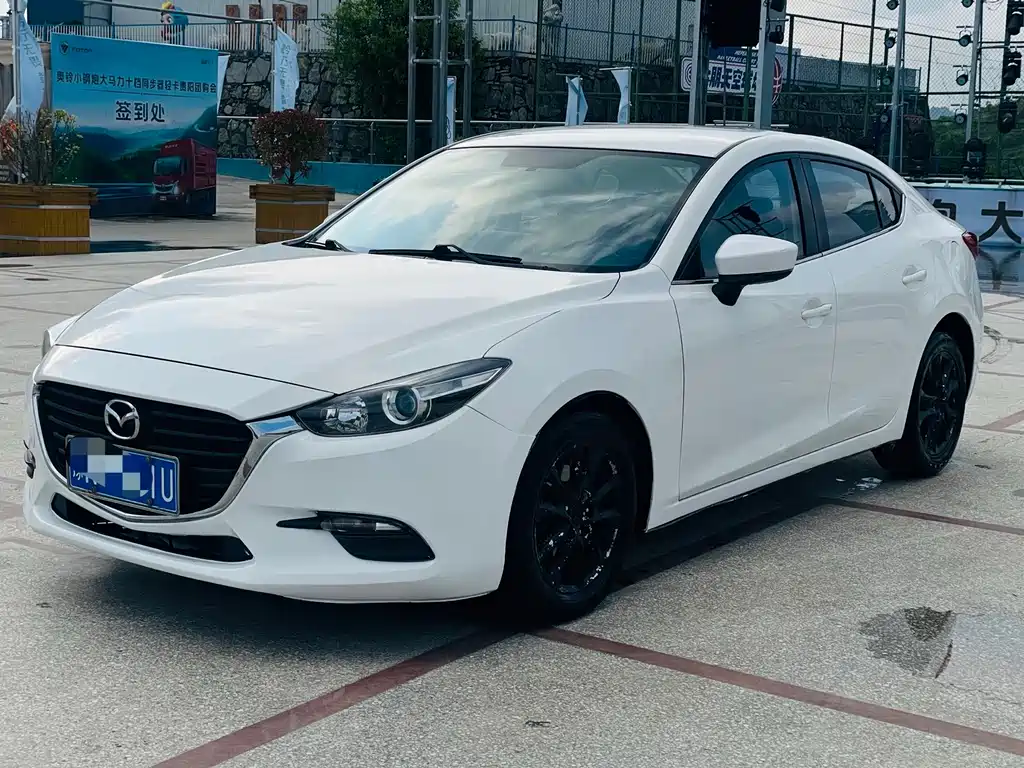 Mazda 3 Axela 2018 — фото 1