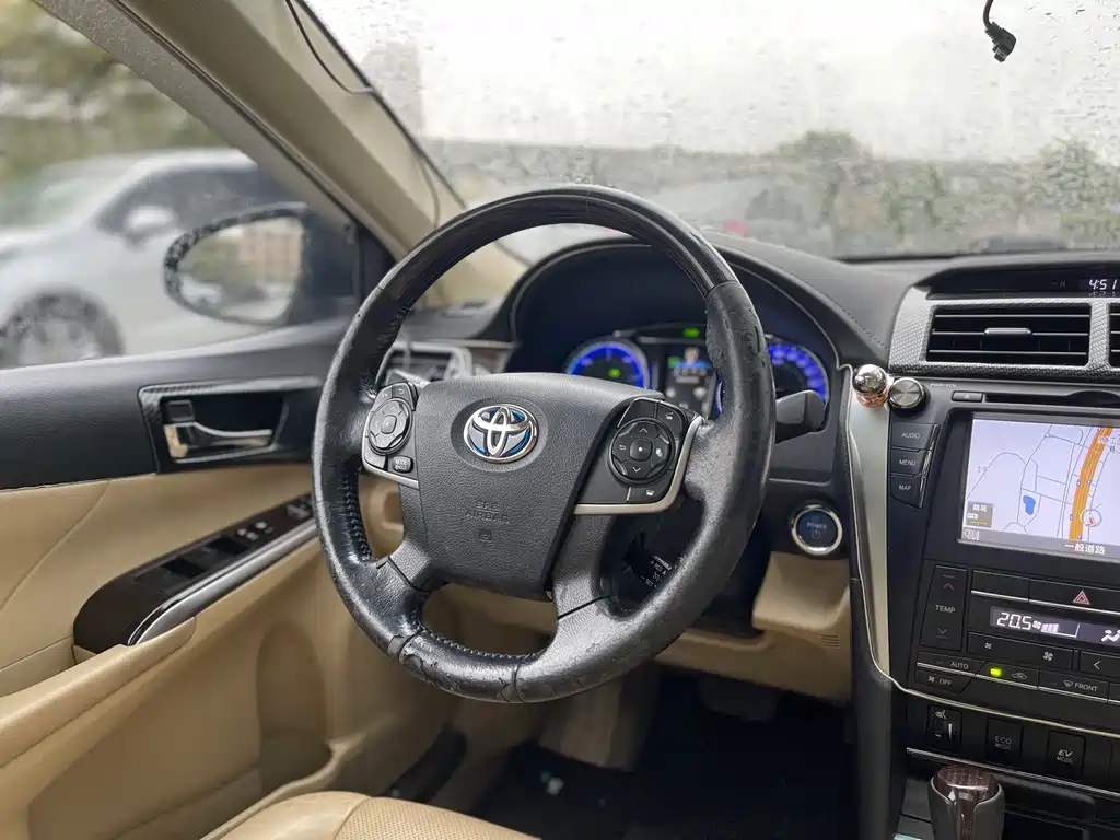 Toyota Camry 2016 — фото 12