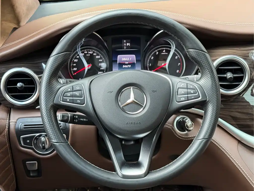 Mercedes-Benz V-Class 2018 — фото 11