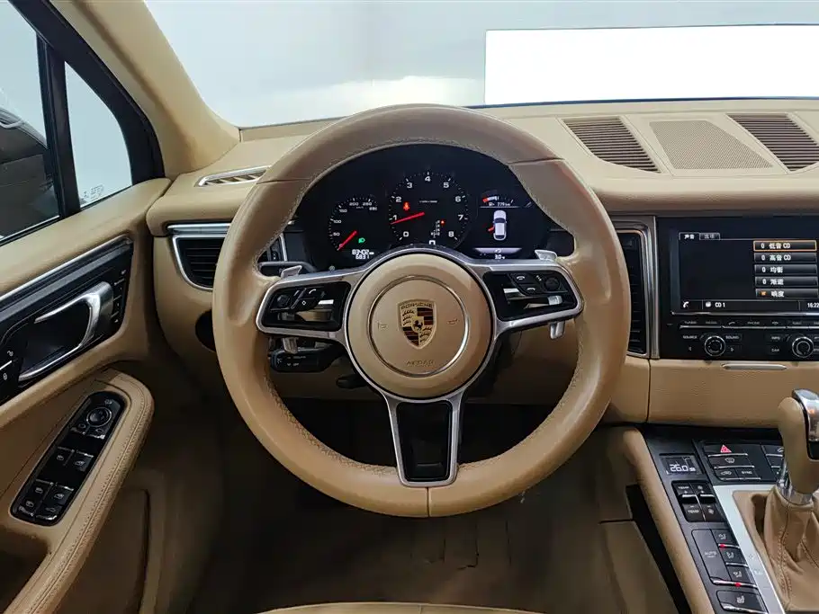 Porsche Macan 2016 — фото 15
