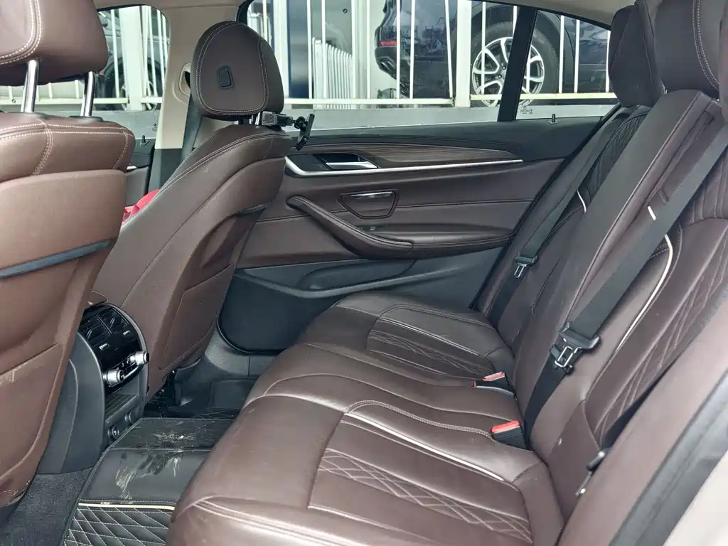 BMW 5 Series New Energy 2019 — фото 16