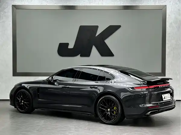 Porsche Panamera 2021