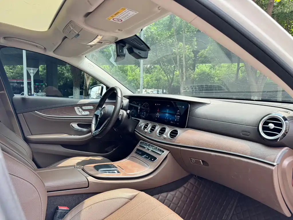 Mercedes-Benz E-Class 2023 — фото 13