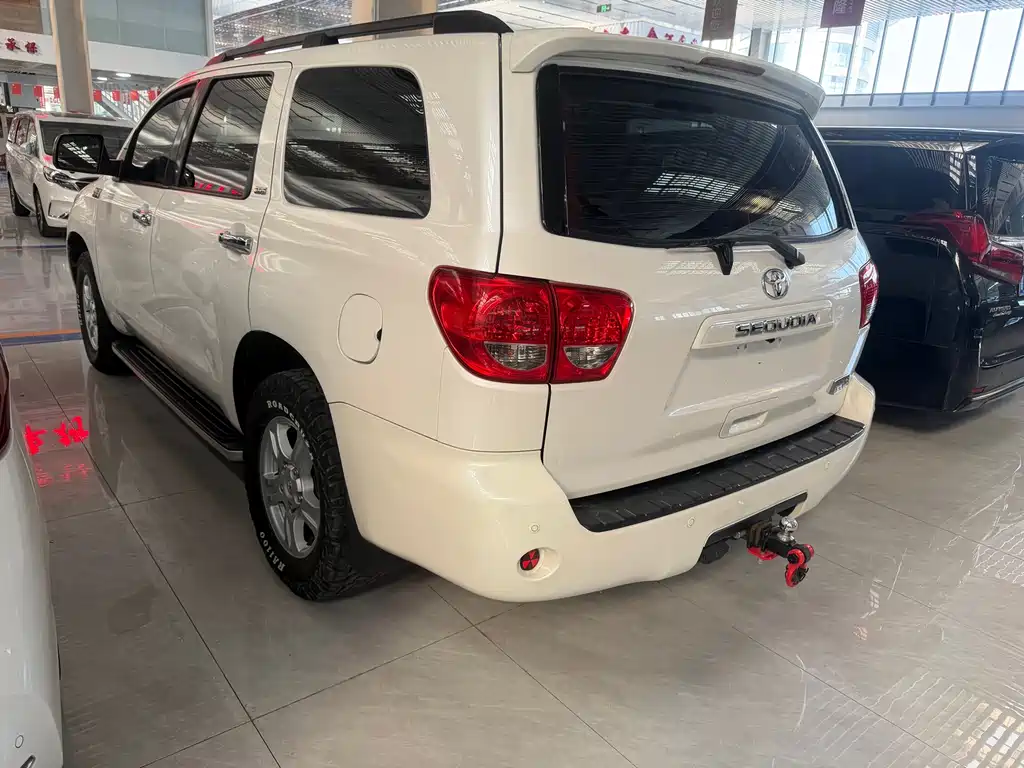 Toyota Sequoia 2015 — фото 5