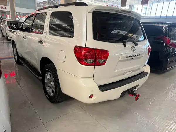 Toyota Sequoia 2015