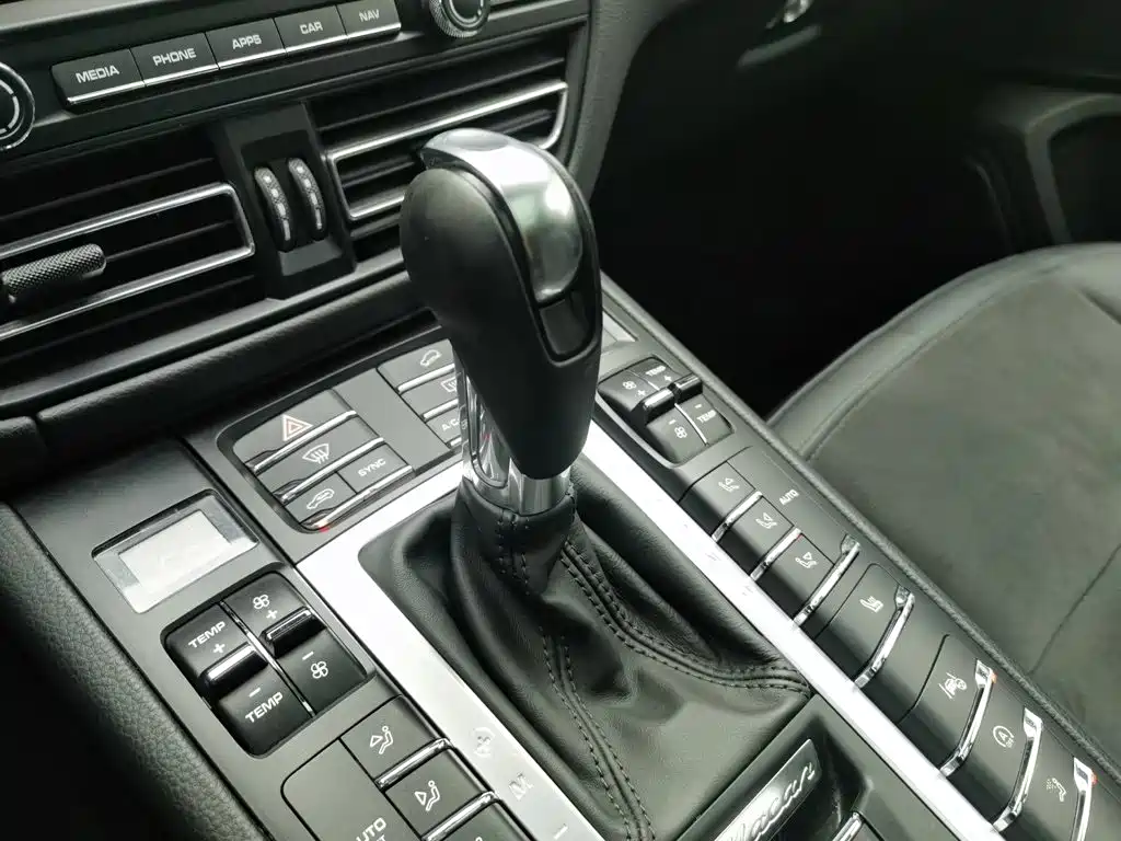 Porsche Macan 2021 — фото 13