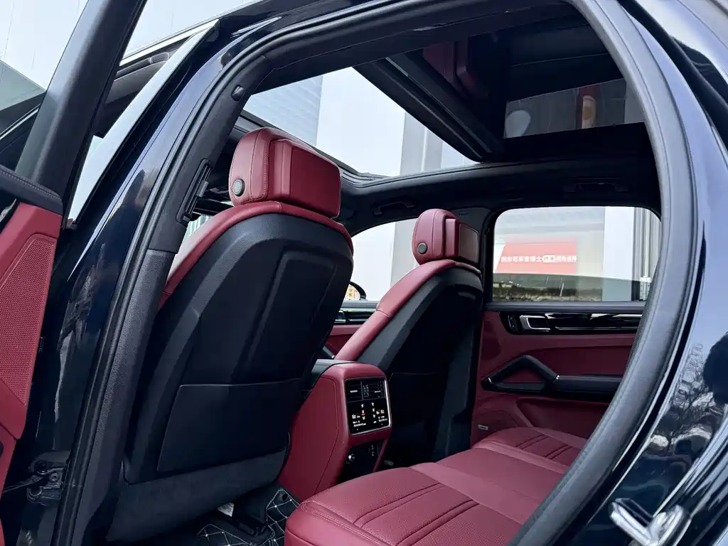 Porsche Cayenne 2022 — фото 16