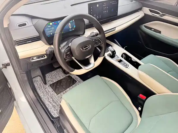 Geely Emgrand L Hip 2022