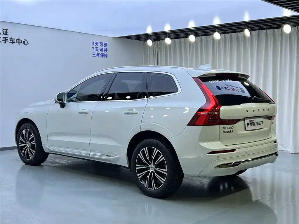 Volvo XC60 2022 — фото 5