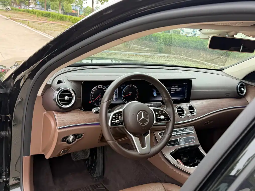 Mercedes-Benz E-Class 2019 — фото 11