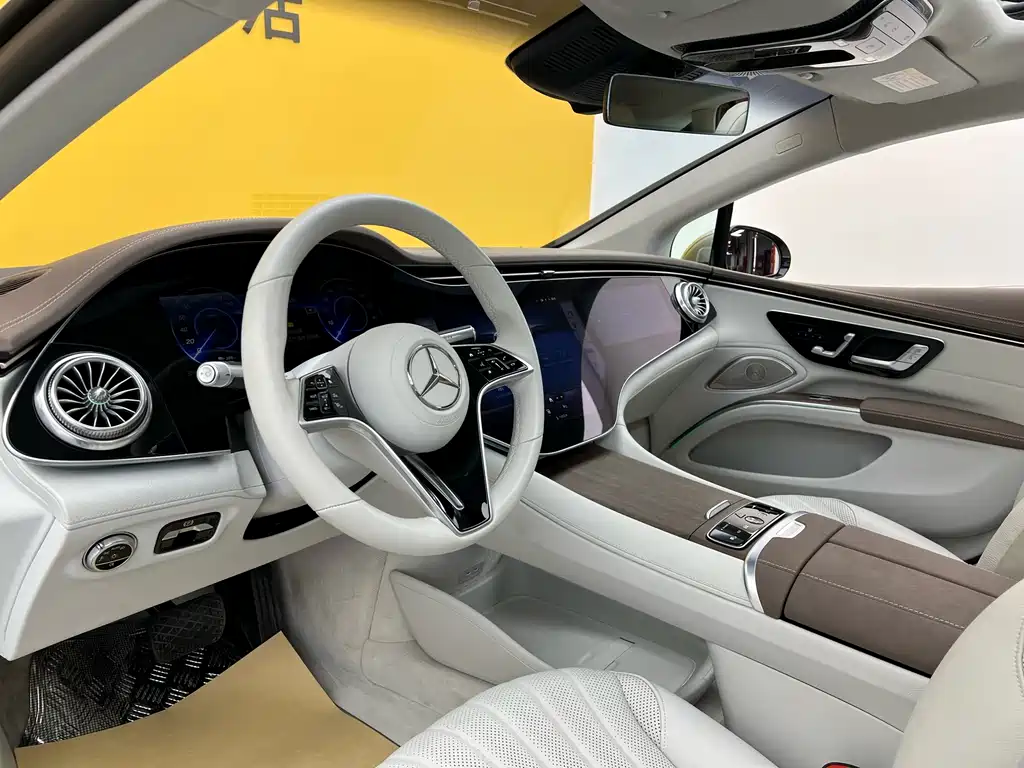 Mercedes-Benz EQS 2024 — фото 6