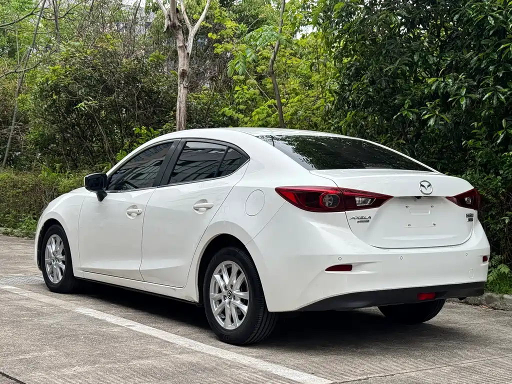 Mazda 3 Axela 2018 — фото 4