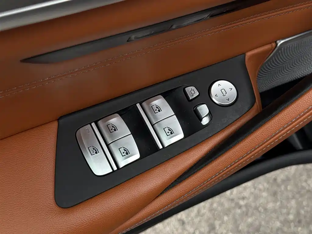 BMW M5 2021 — фото 19