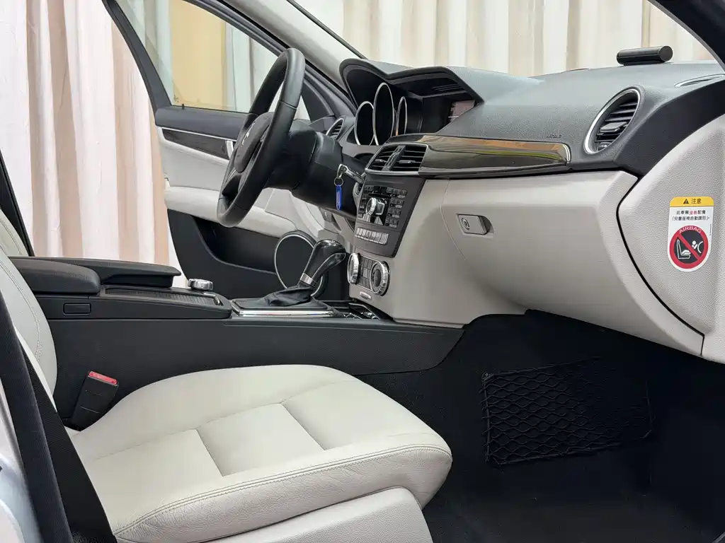 Mercedes-Benz C-Class 2011 — фото 15