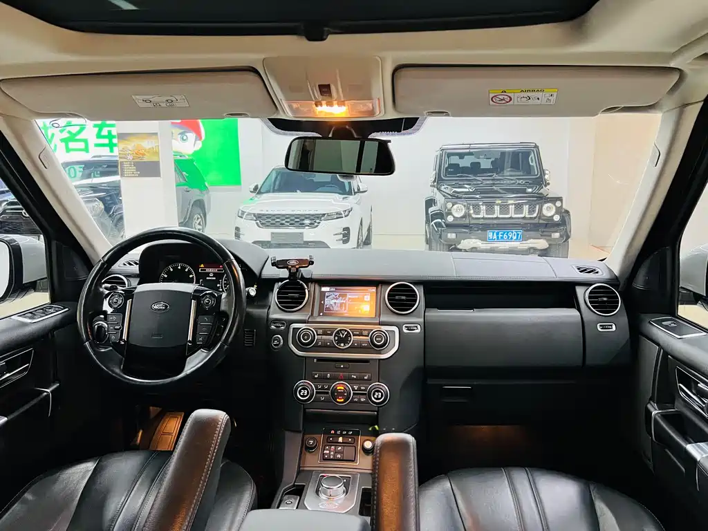 Land Rover Discovery 2016 — фото 17