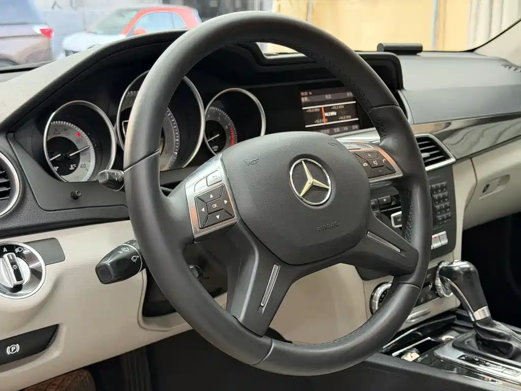 Mercedes-Benz C-Class 2011 — фото 14