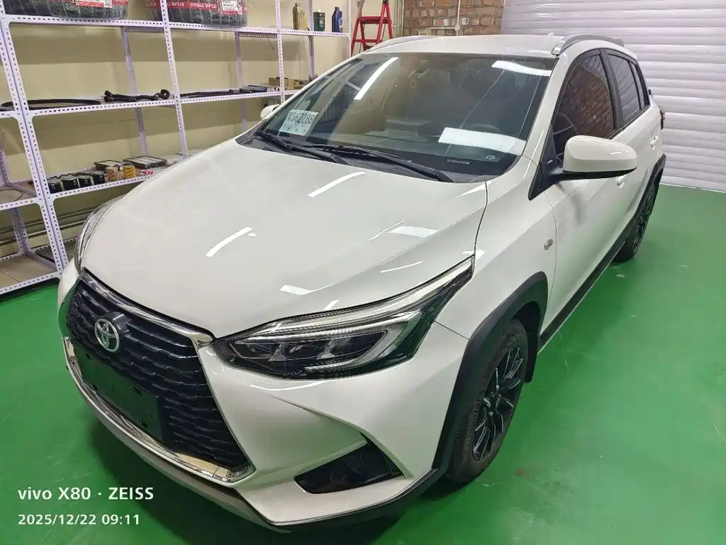 Toyota Yaris L 2023 — фото 1