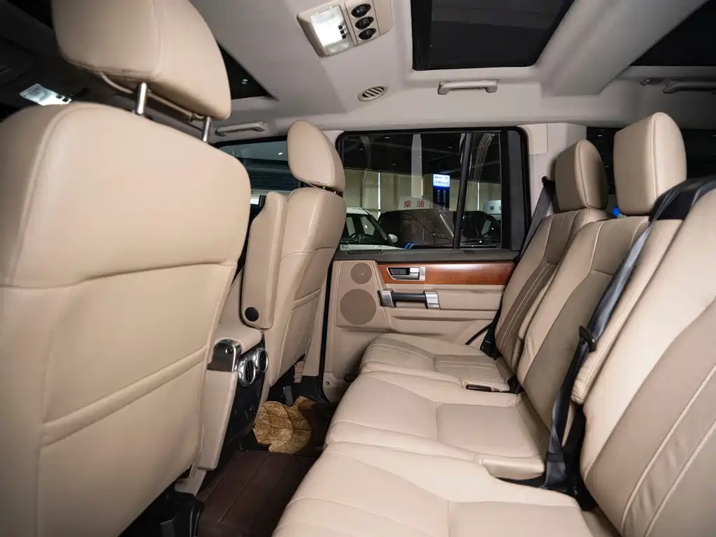 Land Rover Discovery 2016 — фото 13