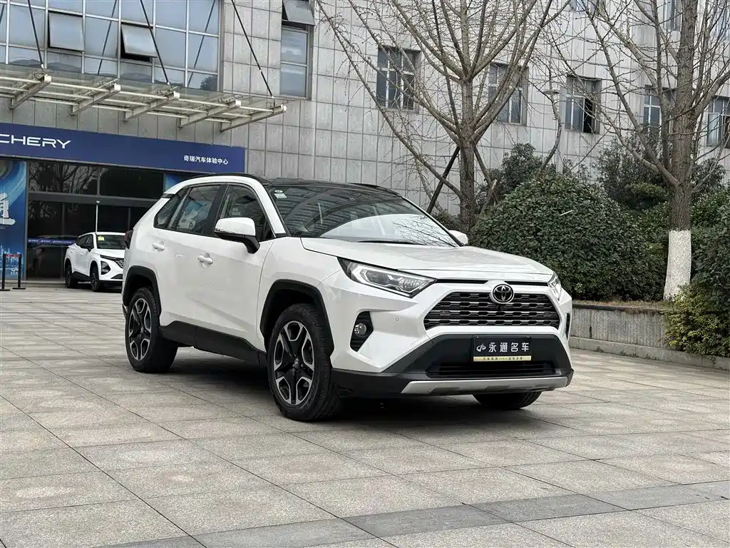 Toyota RAV4 2021 — фото 3