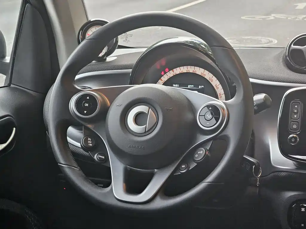 smart Fortwo 2018 — фото 9