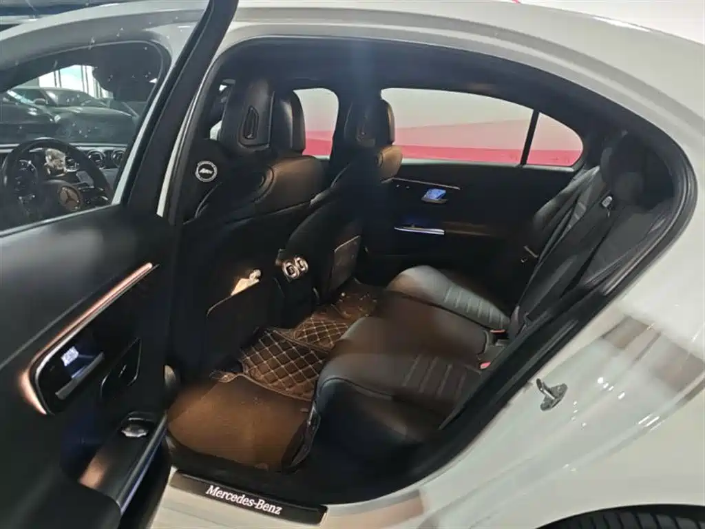 Mercedes-Benz C-Class 2023 — фото 9