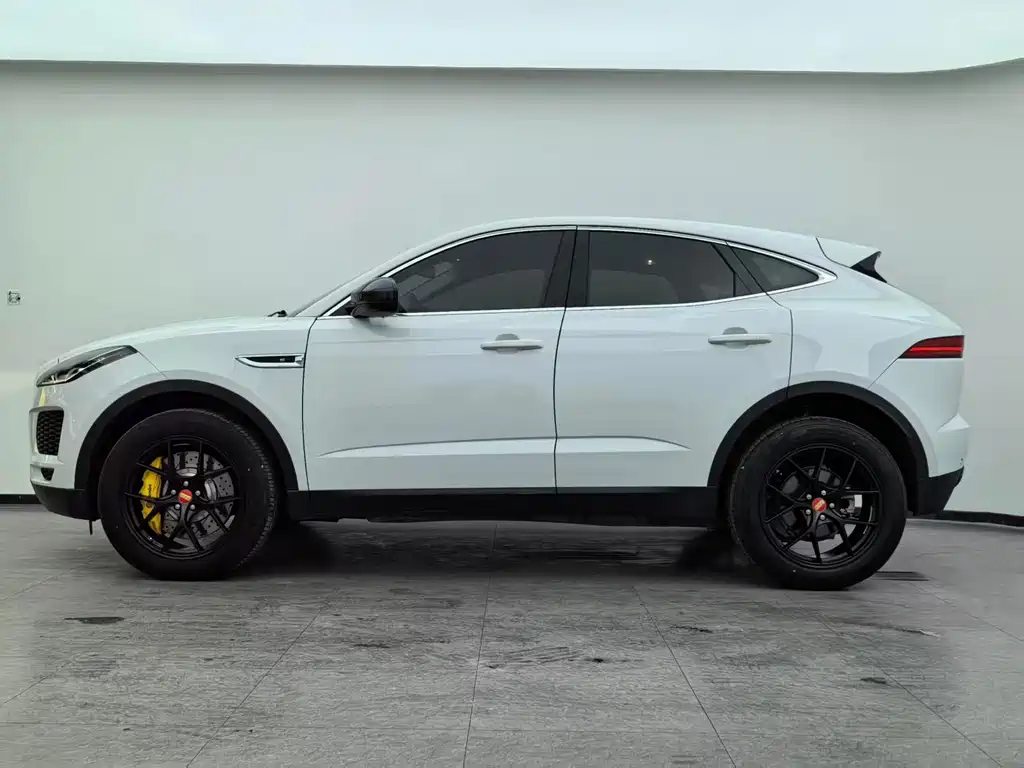 Jaguar E-PACE 2018 — фото 10